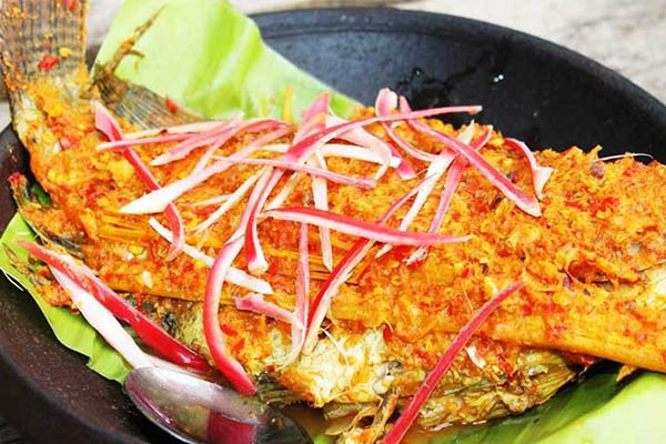 tourtoba.com - Ikan arsik makanan khas batak halal