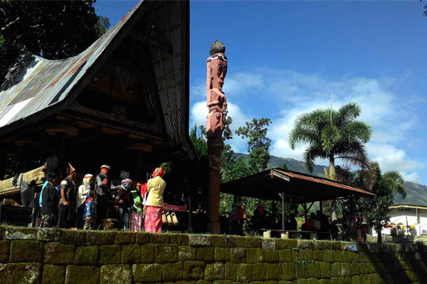 Batu Kursi Raja Siallagan Samosir