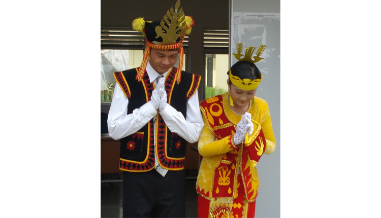 TourToba.com - Pakaian adat sumatera utara-Pakaian Adat Karo-Pakaian Adat Melayu-Pakaian Adat Pakpak-Pakaian Adat Simalungun-Pakaian Adat Mandailing
